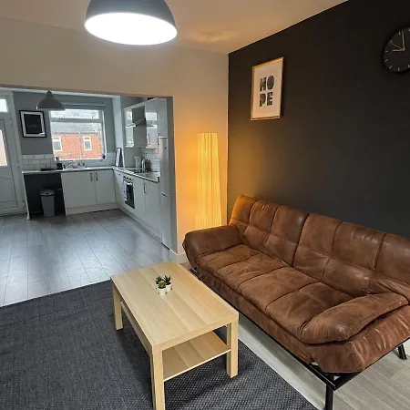 Modern 4 Bed House Close To Centre 度假居 利兹
