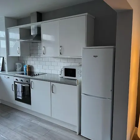 Modern 4 Bed House Close To Centre 利兹