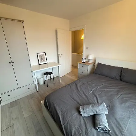 Modern 4 Bed House Close To Centre * 利兹