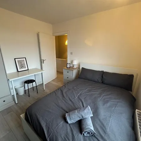 度假居 Modern 4 Bed House Close To Centre *