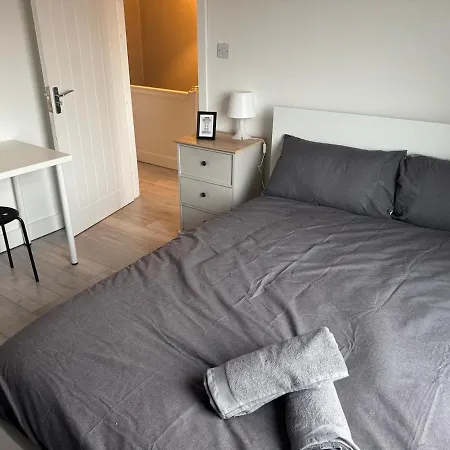 度假居 Modern 4 Bed House Close To Centre *