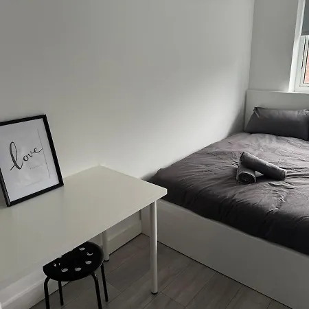 Modern 4 Bed House Close To Centre 度假居 利兹