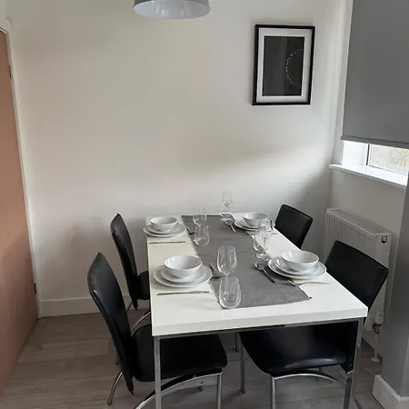 度假居 Modern 4 Bed House Close To Centre